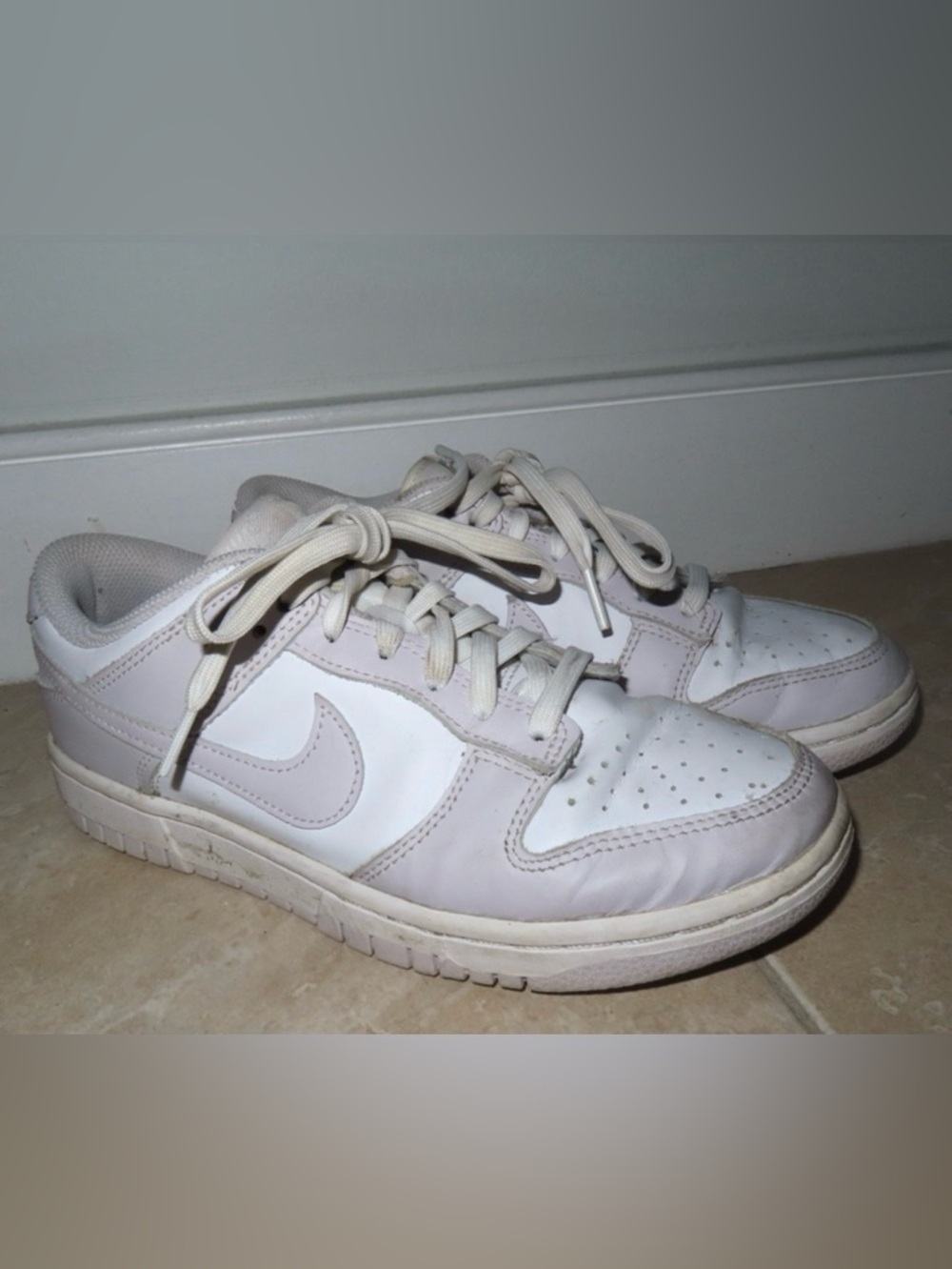 Nike Low-Top Sneakers in Pale Lavender and White